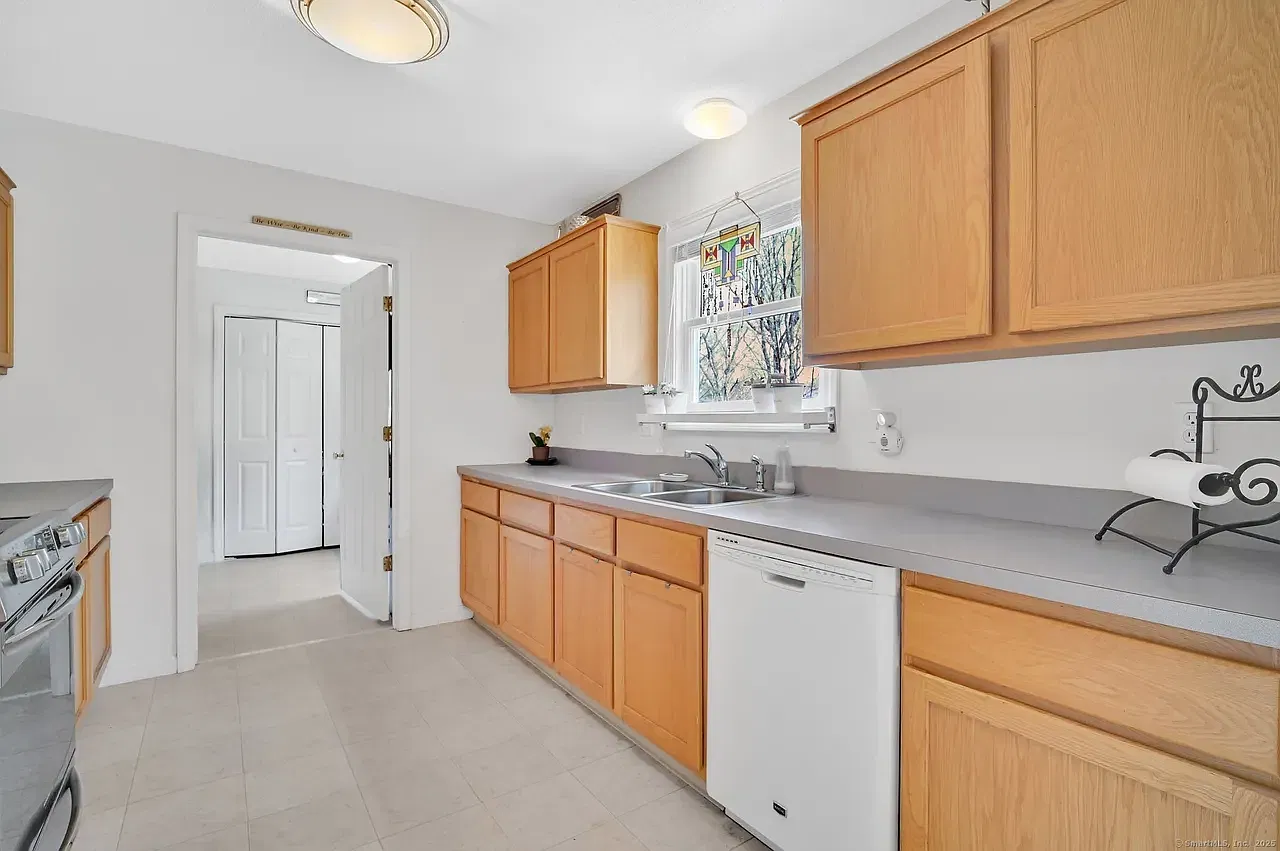 2 bed, 2159 sqft, $2,900 — Photo 3