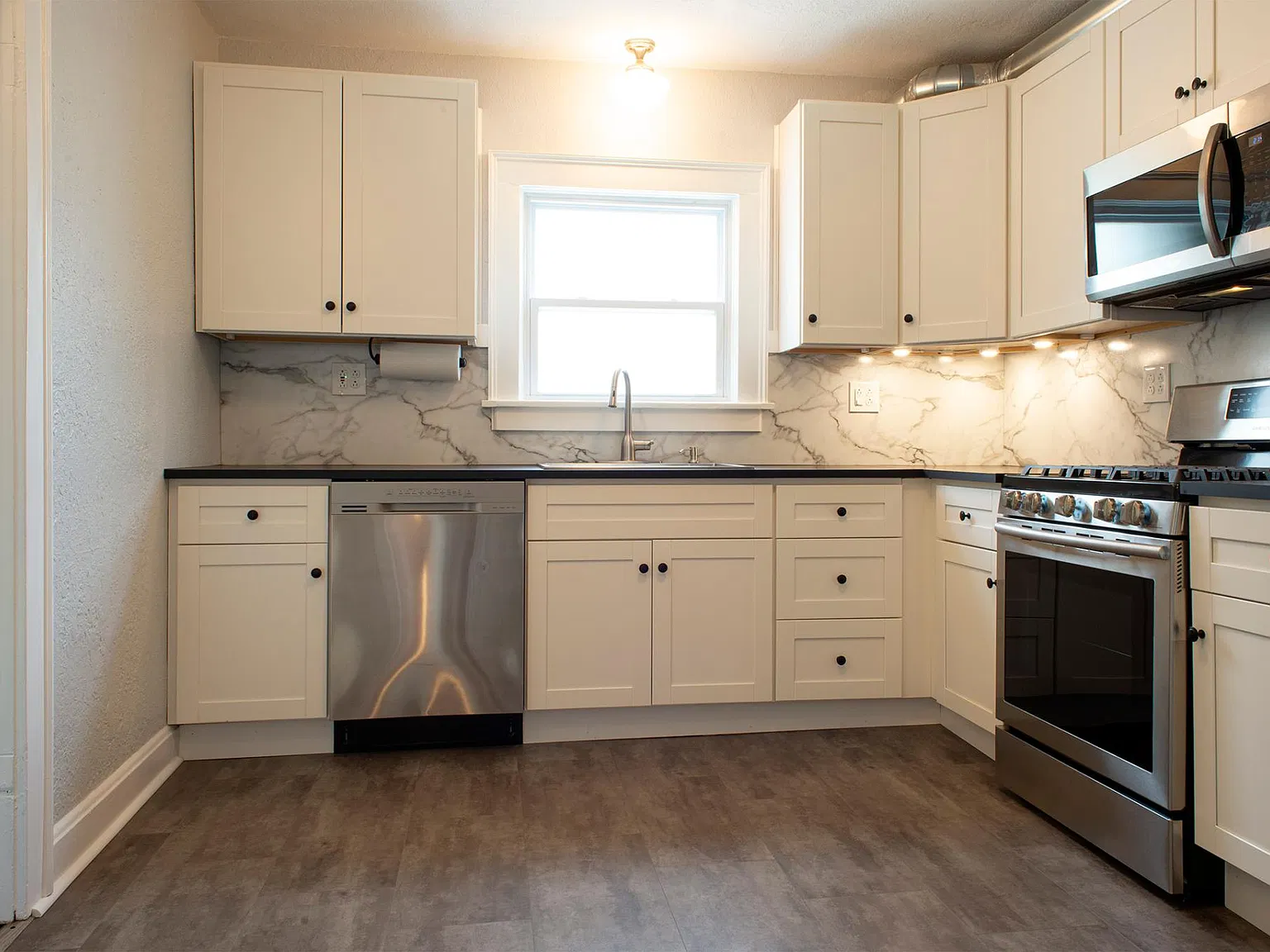 2 bed, 1800 sqft, $1,700 — Photo 3
