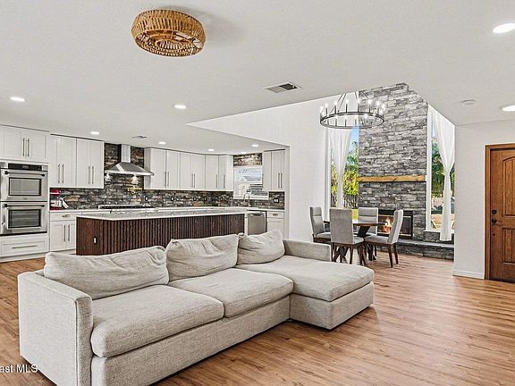 2nd image of 1315 Coventry Cir