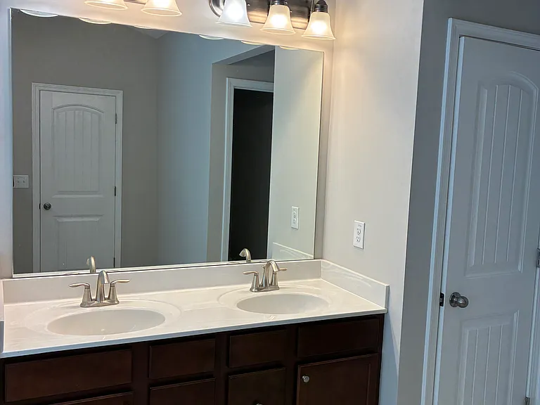 1335 Hampton Oaks Dr — Photo 12