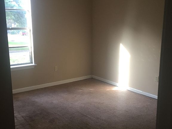 4th image of 301 Bent Creek Cir S
