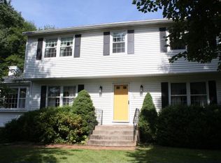 106 Eastview Dr, Windsor, CT 06095