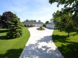 3415 W Fairview Rd, Neenah, WI 54956