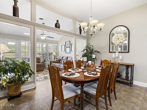 4th image of 591 Glenview Cir
