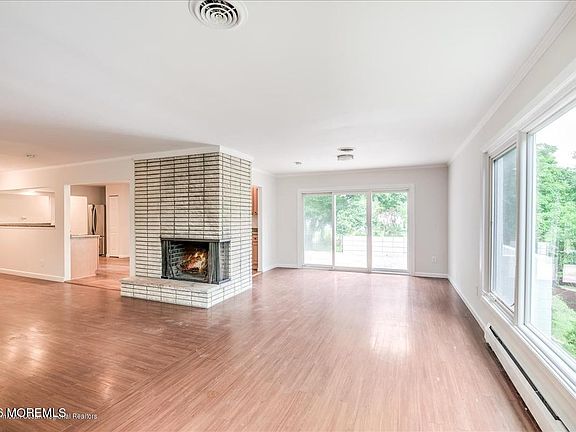 3rd image of 699 Aldrich Road