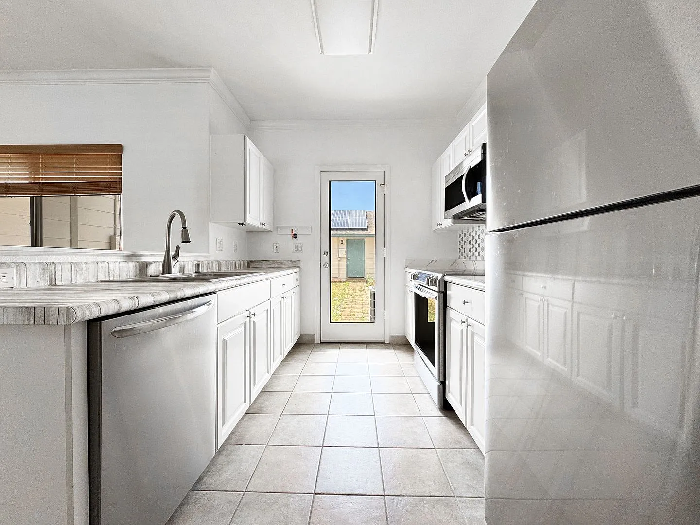 Pet Friendly Ewa Beach Townhouse with Central A/C — Photo 4