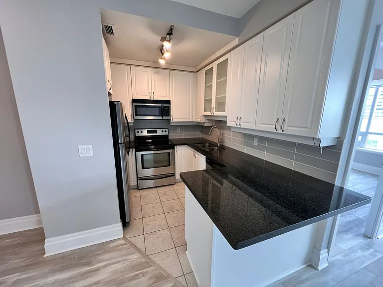 57 Upper Duke Cres — Photo 3