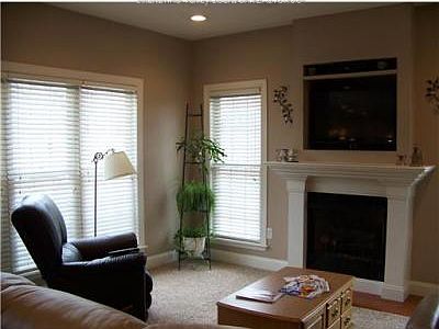 3rd image of 4075 Farmington Dr