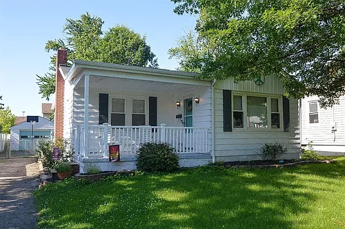 4549 Leslie Ave Photo 1