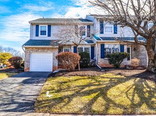 29 Snowflake Ln, Edison, NJ 08820