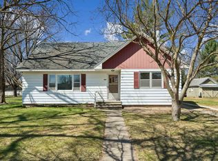 1002 New St, Manchester, IA 52057