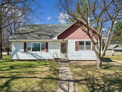 1002 New St, Manchester, IA, 52057