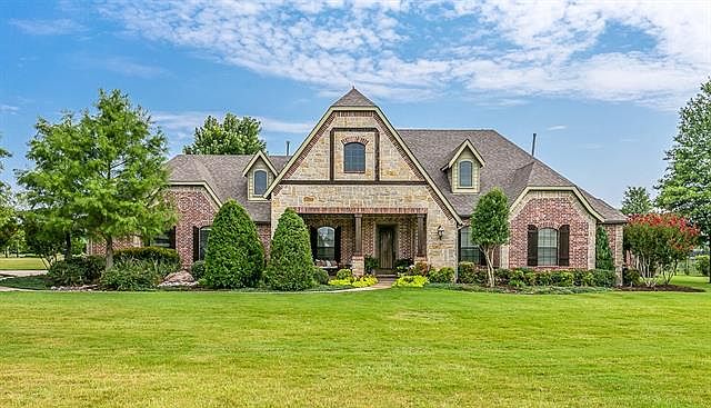 1st image of 735 Palomino Dr