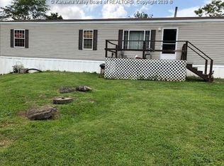 26 Lone Oak Rd, Red House, WV 25168