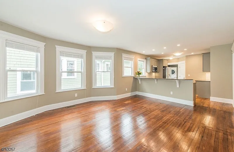 2 bed, 1.0 bath, $3,500 — Photo 3