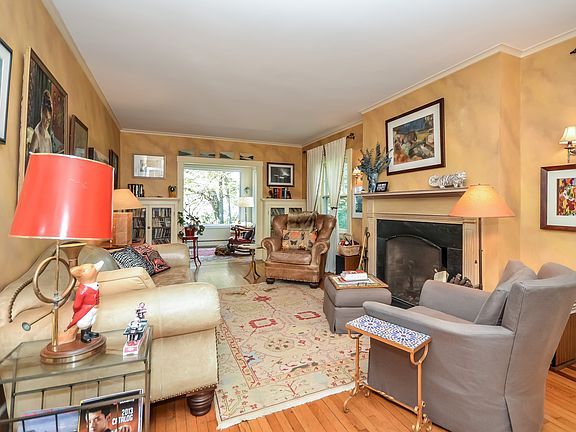 5th image of 58 Pinecrest Dr