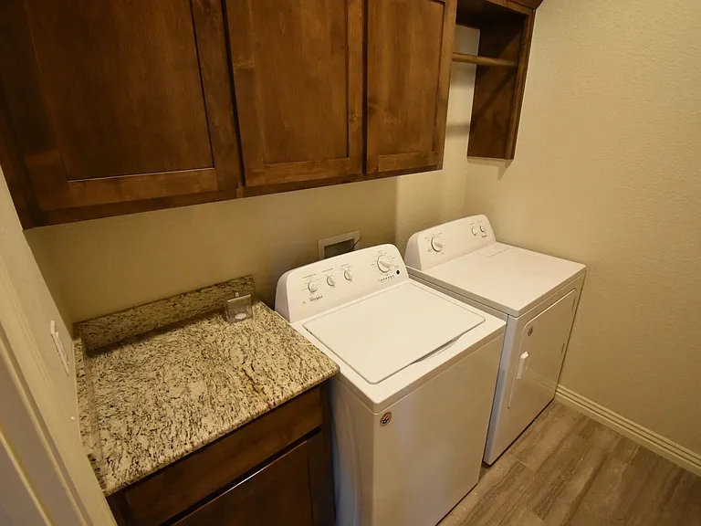 562 N Salem Rd — Photo 15