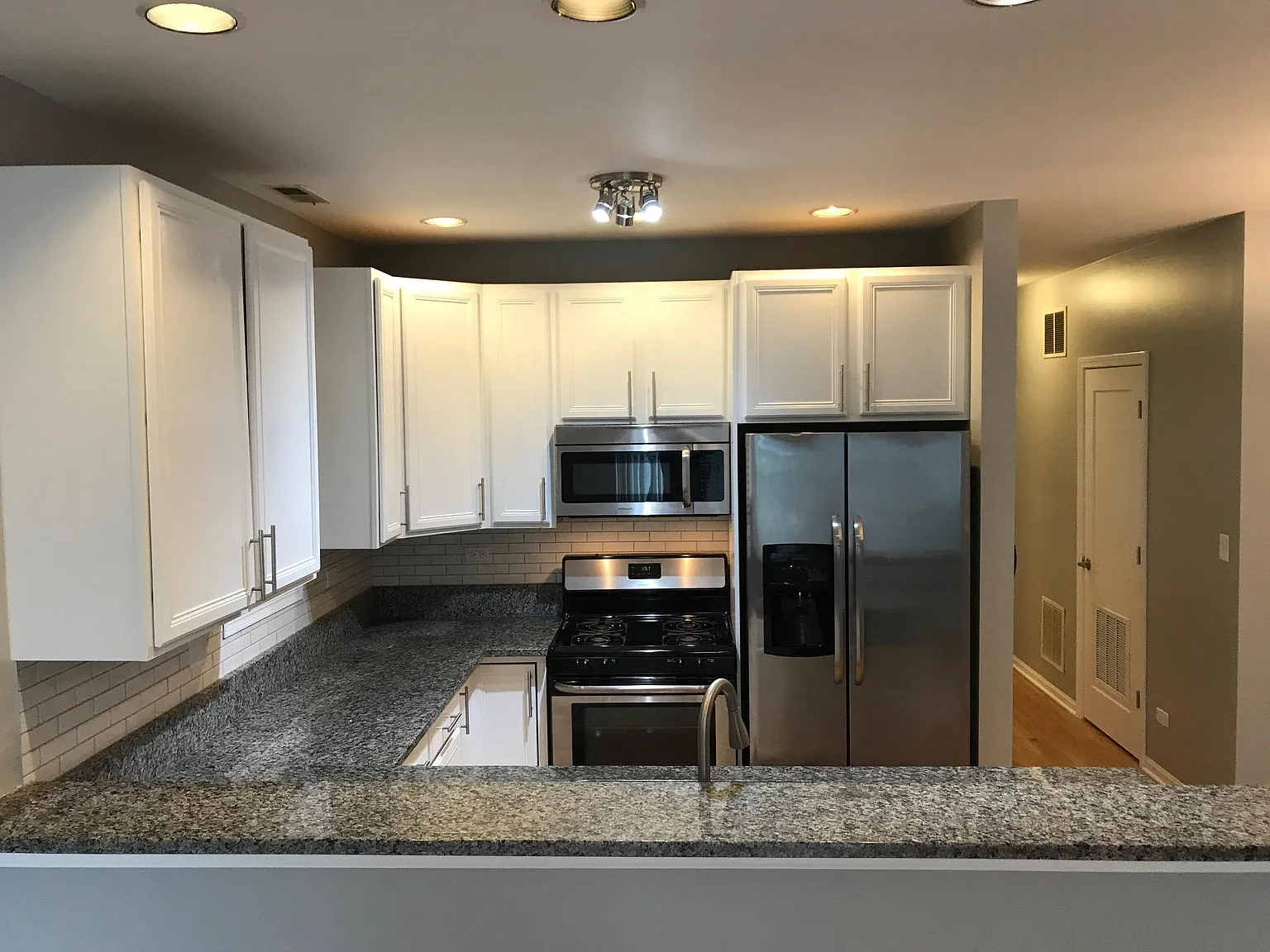 2 bed, 1200 sqft, $2,375 — Photo 3