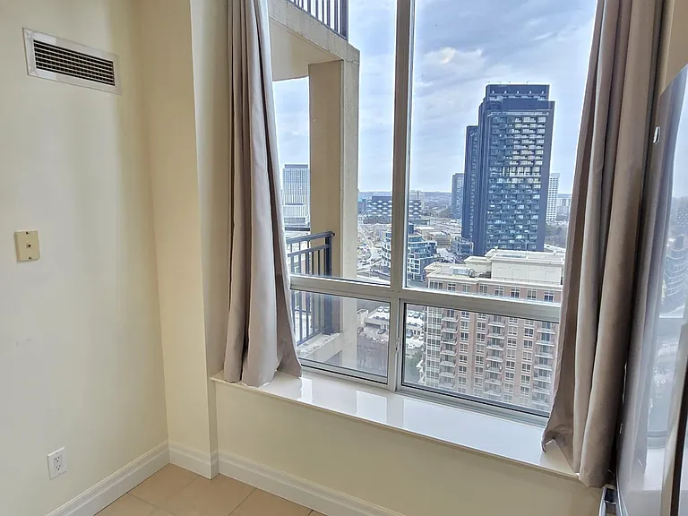 1101 Leslie St #Penthouse 2006 — Photo 11