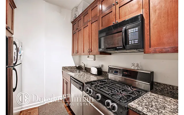 Sold by Douglas Elliman | media 14