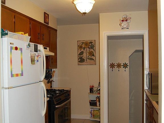 5th image of 43 Hudson Ave
