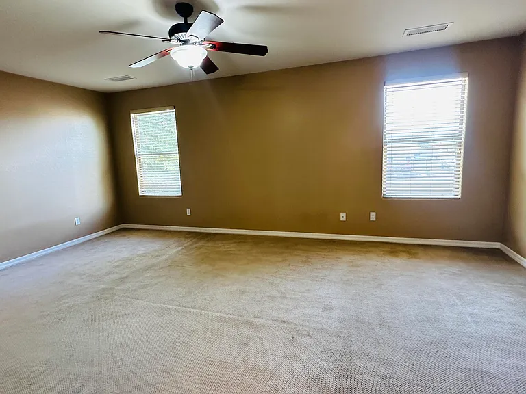 2138 W Marconi Ave — Photo 17