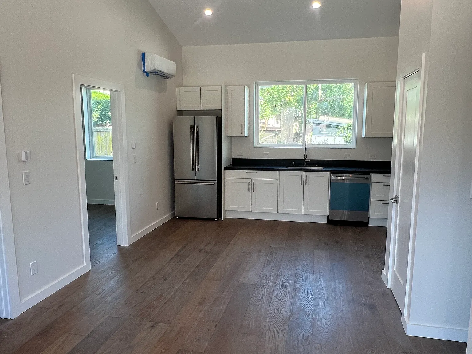 3 bed, 1000 sqft, $6,795 — Photo 1