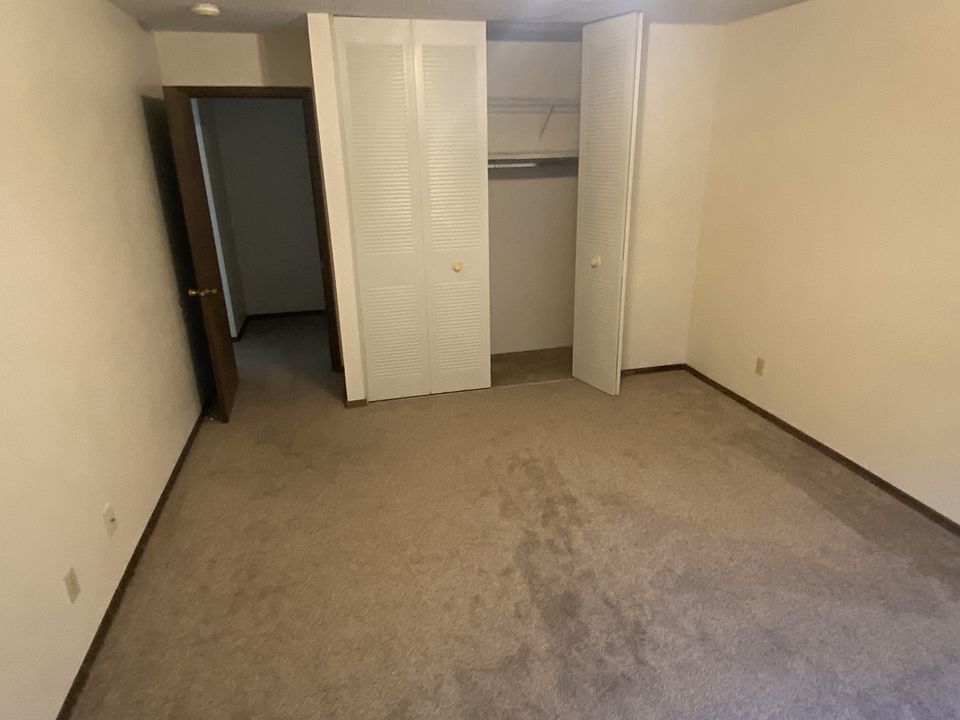 1st image of 2510 Irvine Ave NW APT 27