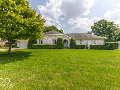 555 Green Meadow Dr, Greenwood, IN, 46143