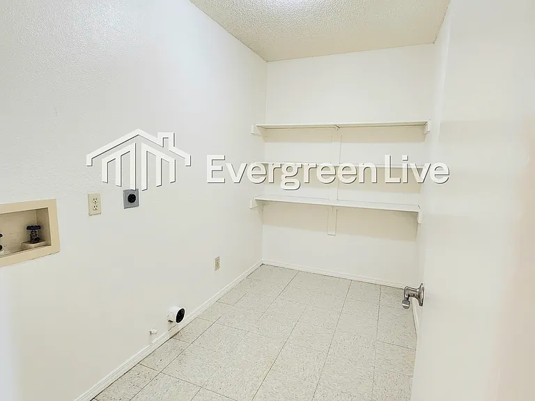 2303 Sandia Ct — Photo 5