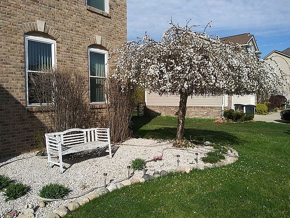 4th image of 9643 Endicott Ln