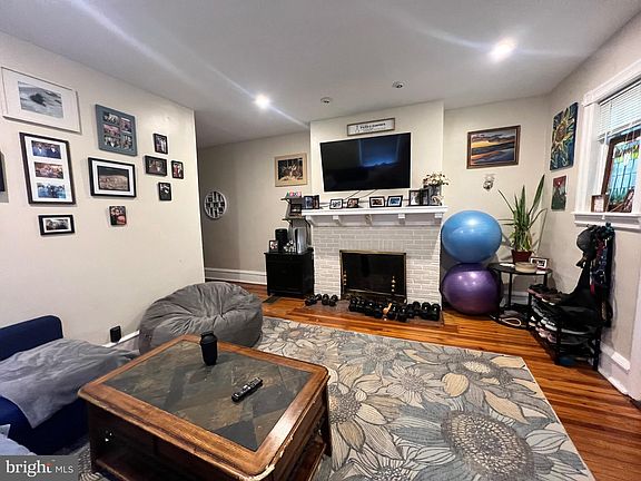 3rd image of 268 W Harvey St