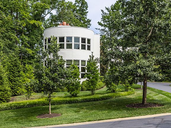 3rd image of 10565 Spring Mill Rd