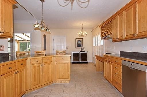 4th image of 98 Mary Catherine Dr