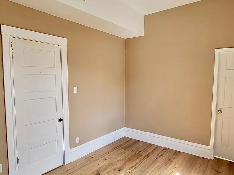 2155 N Kilbourn Ave — Photo 11