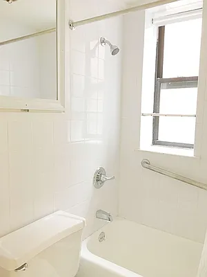 Rented by Bedford Realty USA Corp | media 4