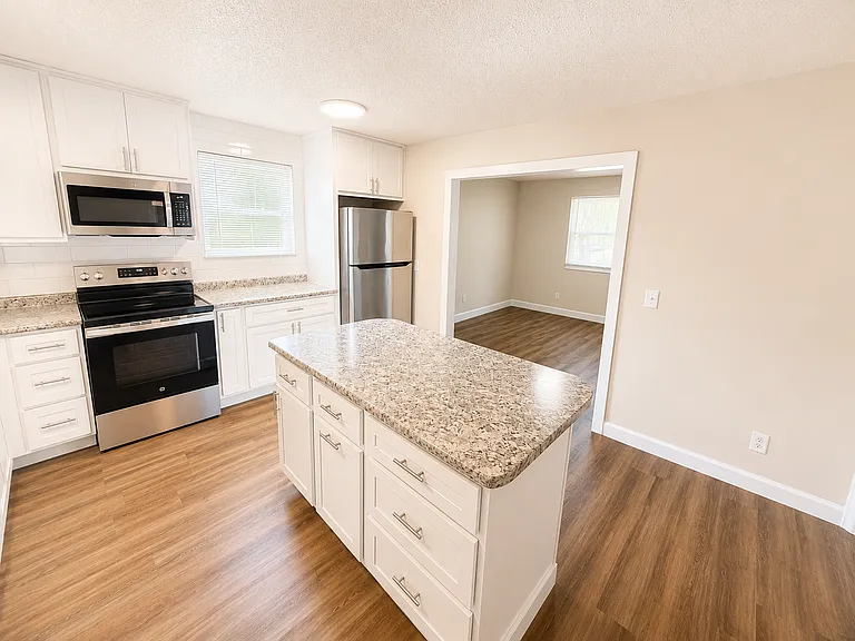 106 Lake Point Dr — Photo 8