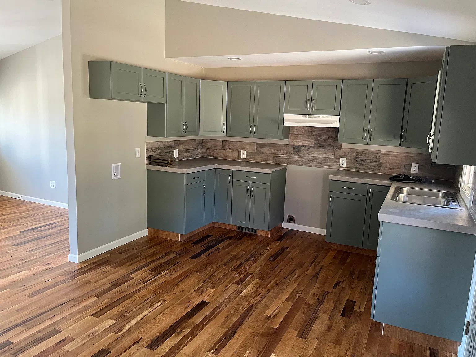 3 bed, 1350 sqft, $1,850 — Photo 3