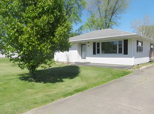 587 N Main St, Palmyra, IL 62674