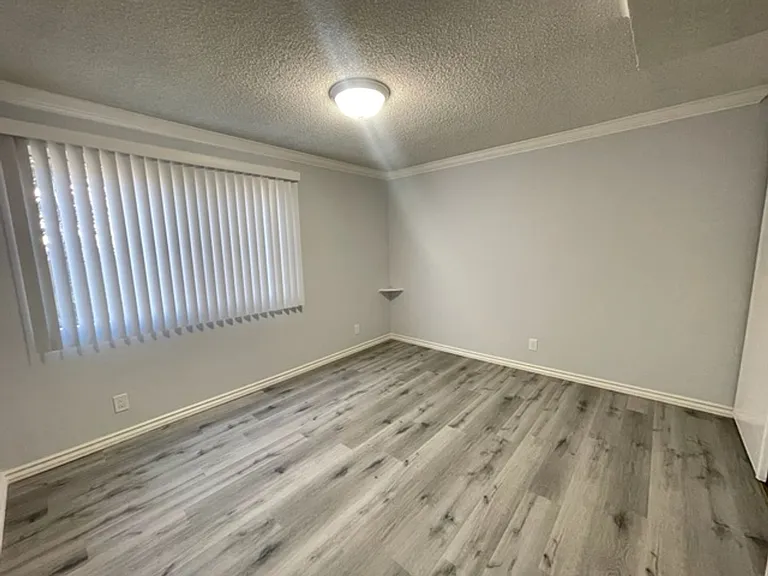 1750 Gillette Cres — Photo 8
