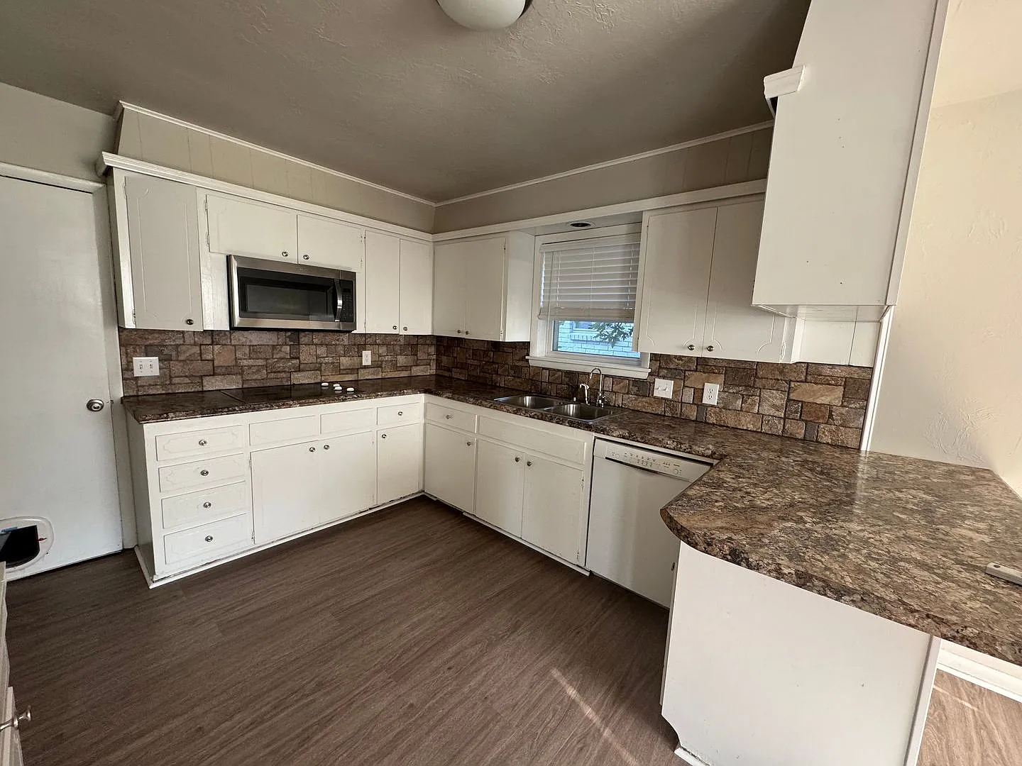 3 Bed 2 Bath, 2 Car Garage — Photo 3