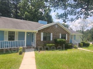 8462 Pineland Dr, Jonesboro, GA 30238