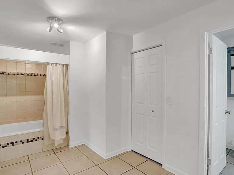 16610 Royal Poinciana Ct — Photo 56