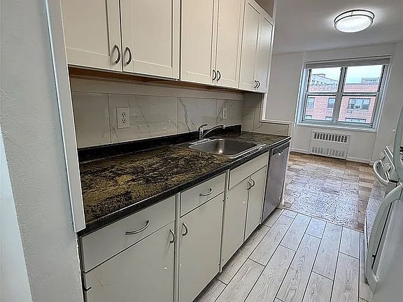 4th image of 16 Lake St Floor 7