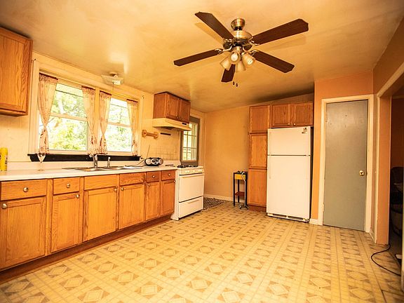 2nd image of 119 Cairns Ct #119 & 121