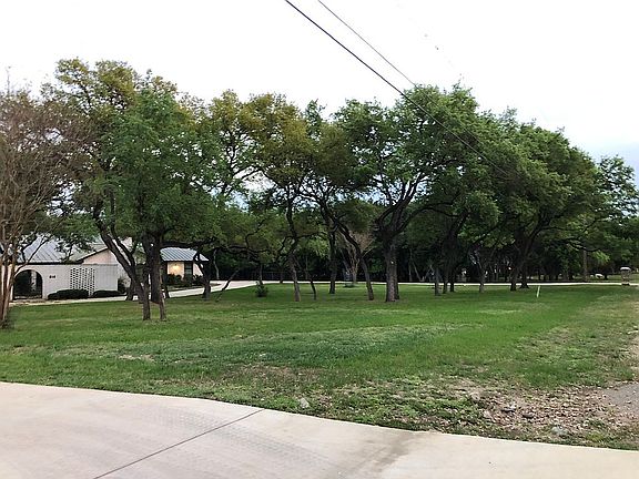 3rd image of 216 Village Cir