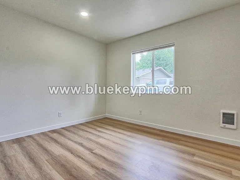 2905 Main St — Photo 8
