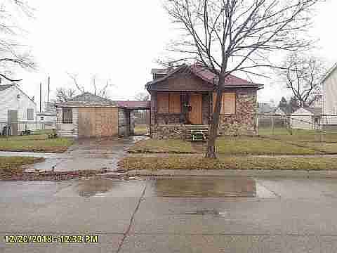 955 E Robinwood