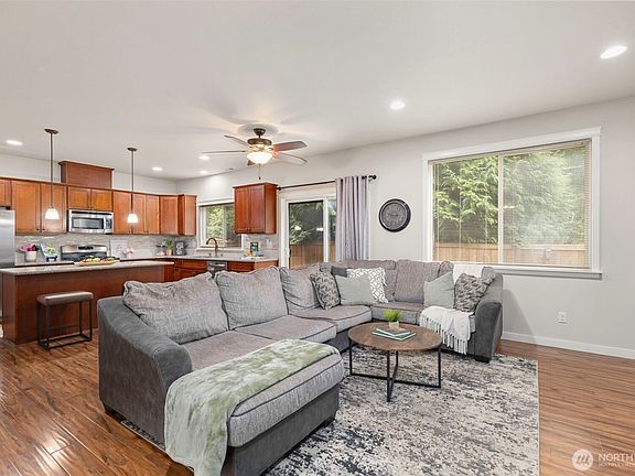 5th image of 6989 Rocklin Avenue NE
