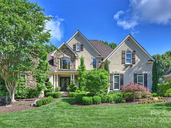 9308 Whispering Wind Dr, Charlotte, NC 28277